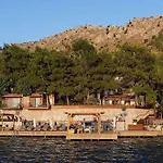 Miamai Boutique - Adult Only 3*