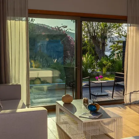 Miamai Boutique - Adult Only 3*